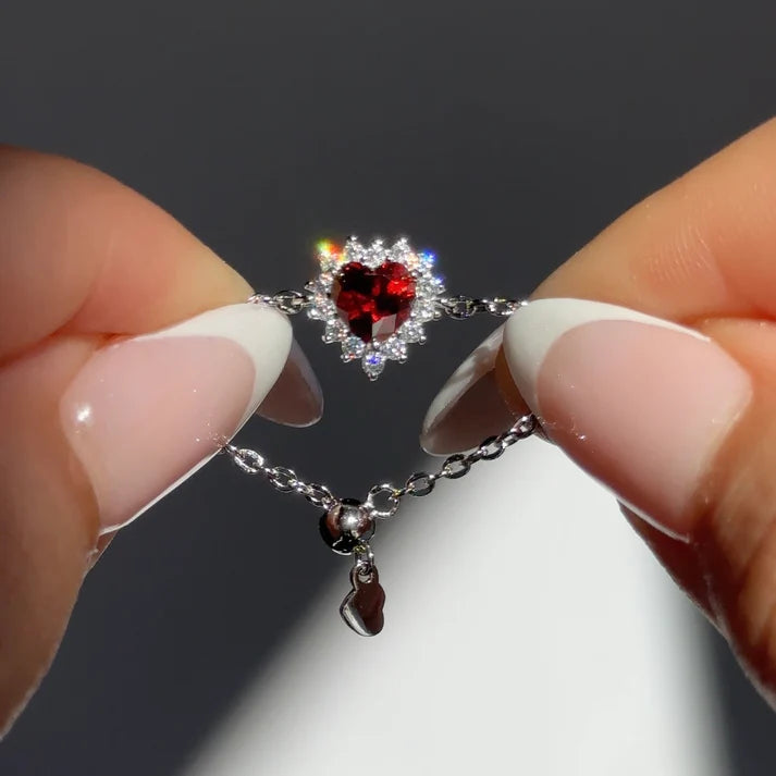 Queen of Hearts – Anello Regolabile a Catena con Cuore Rosa