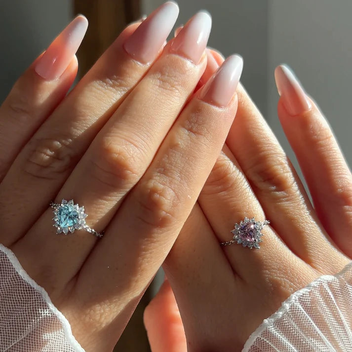 Queen of Hearts – Anello Argento Regolabile con Cuore Centrale