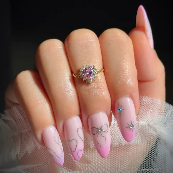 Queen of Hearts – Anello Regolabile con Cuore Centrale in Oro