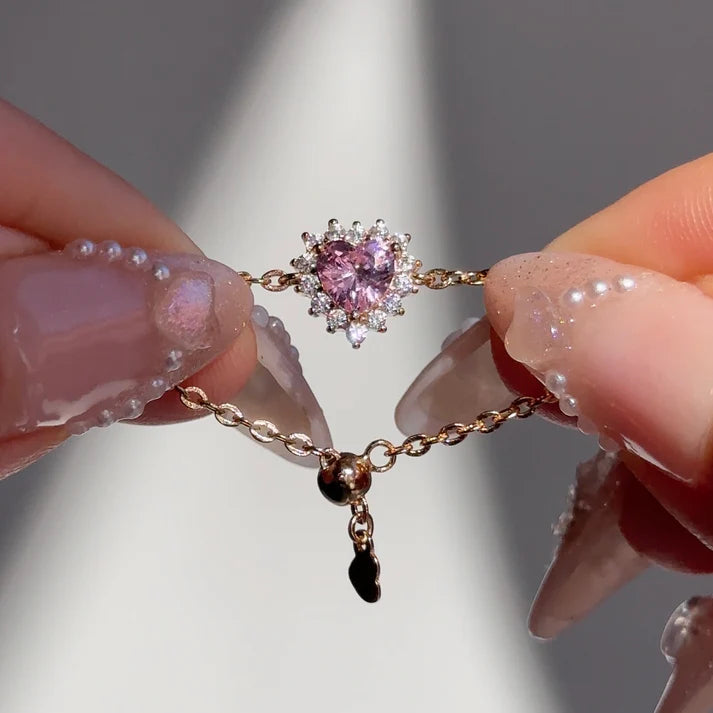 Queen of Hearts – Anello Regolabile con Cuore Centrale in Oro