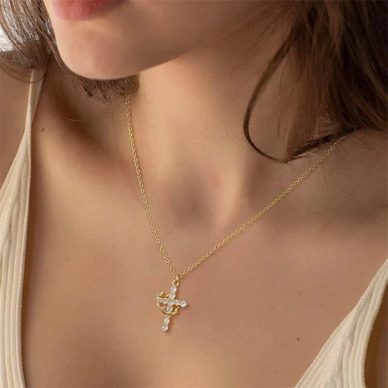 Crown Cross – Collana Croce Rotante con Zirconi